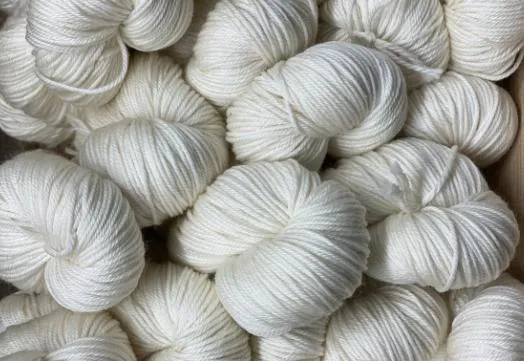 Soft High quality/High cost performance Raw White 100% Baby Alpaca Wool Knitting Yarn for Hand Dyeing