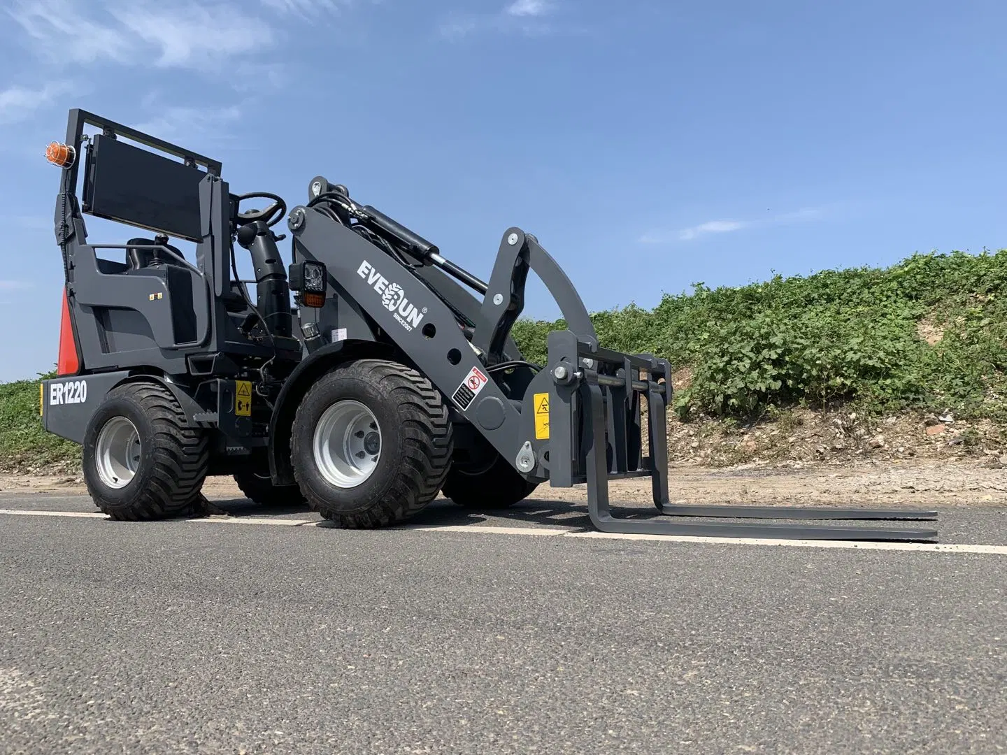 China Everun New Design Er1220 Small Compact Bucket Wheel Loader with Euro 5 Engine