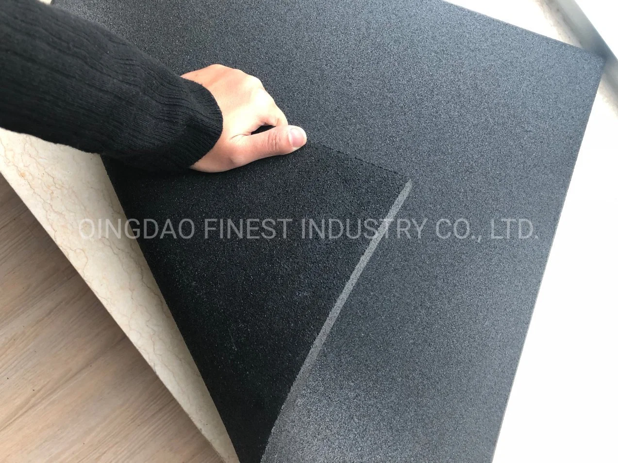 Factory Wholesale/Supplier Rubber Gym Flooring 1mx1m X15mm Plain Black