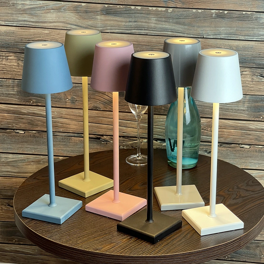 Lampe de table LED tactile sans fil avec batterie rechargeable pour la décoration d'intérieur d'hôtel moderne en plein air, à domicile, pour l'éclairage décoratif, la lecture de livres sur le bureau, dans les restaurants et lors des repas.