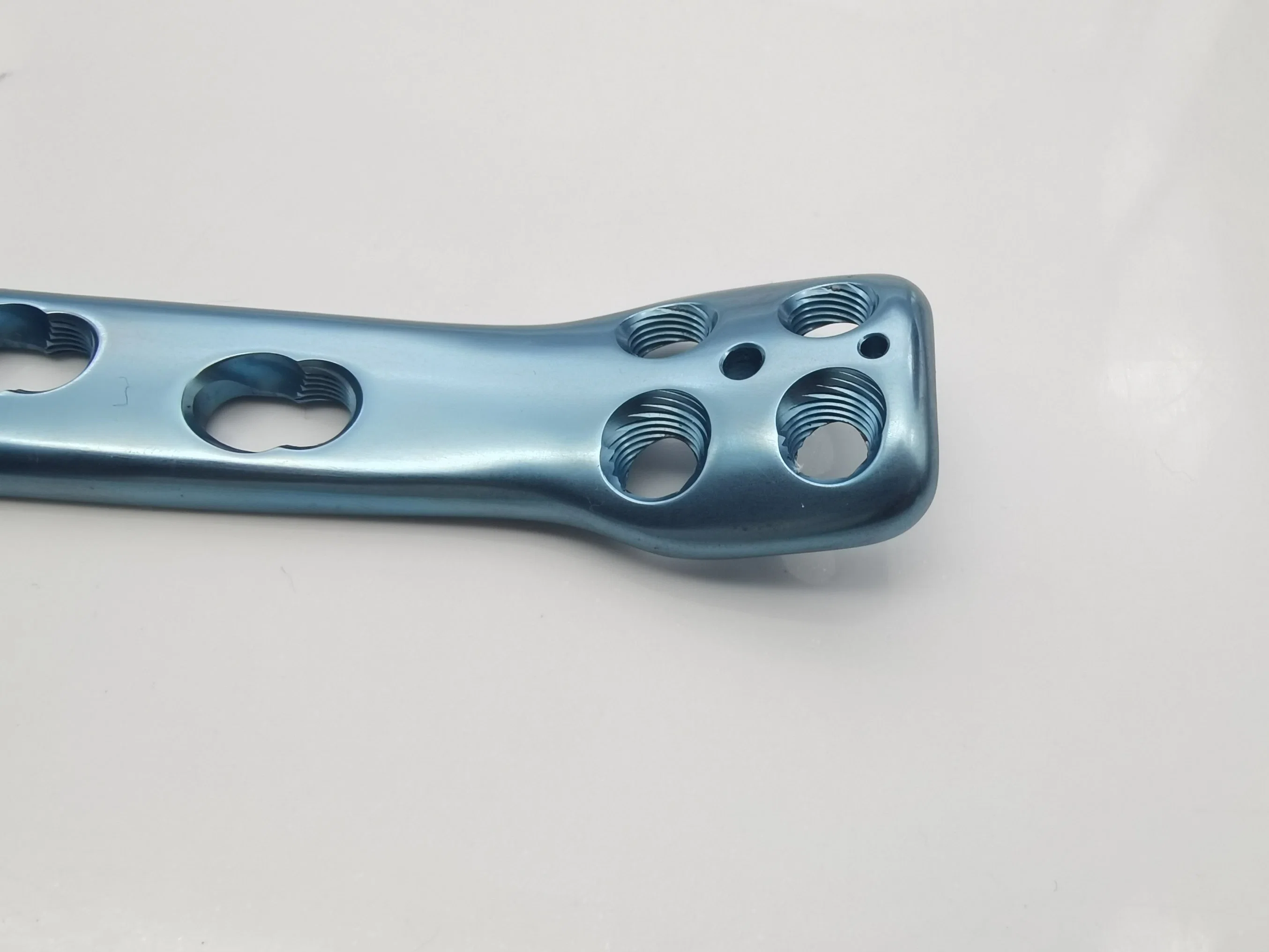 Pure Titanium Orthopedic Implants with Good Quality Osteotomy Distal Femur Medial Locking Compression Plate 5.0 mm with CE Certificate