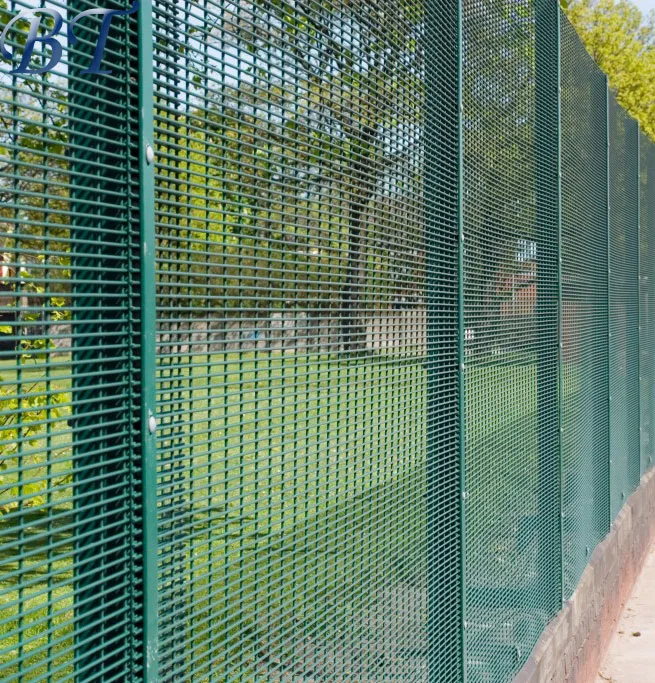 358 Security Wire Mesh Airport or Prison Fencing (358 mesh security Fencing)