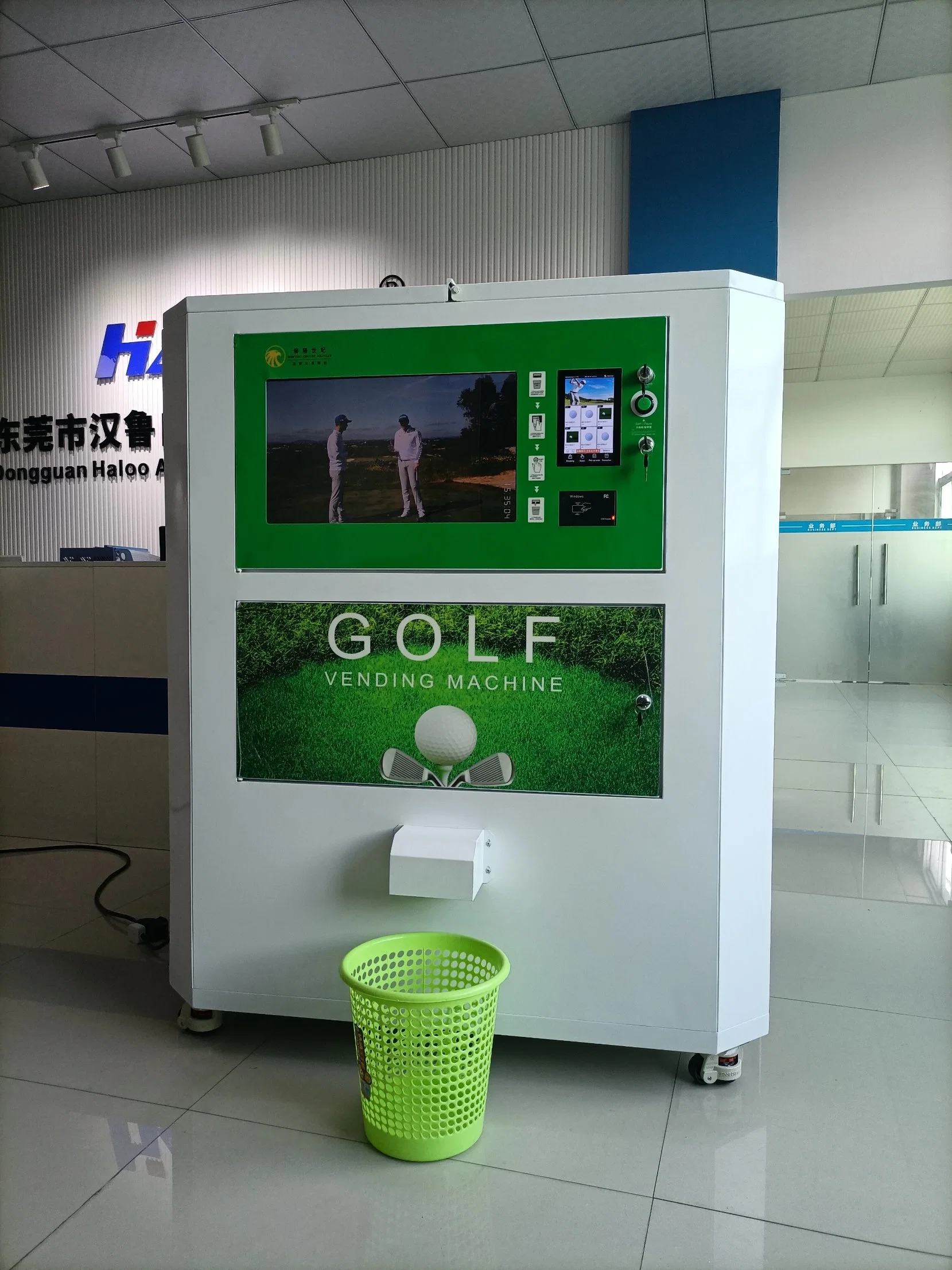 Self Service Golf Ball Vending Machine Golf Course Equipment on Golf Driving Range