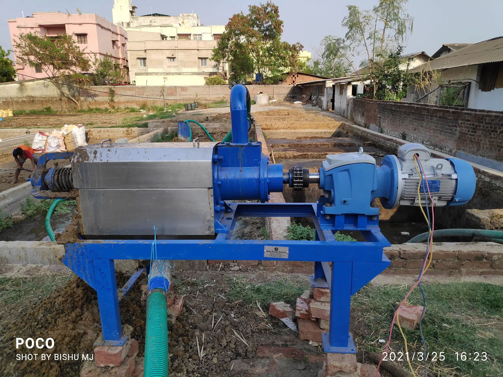 Cow Dung Products Processing Machinery Spiral Type Animal Droppings Dry and Wet Inclined Solid-Liquid Separator Manure Dewater