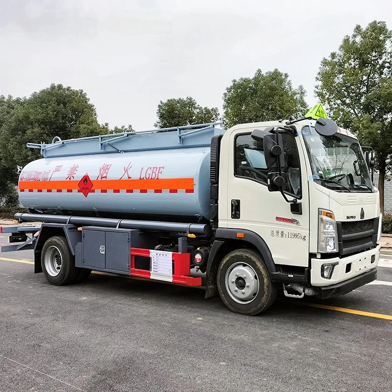 China Sinotruk HOWO 4 Wheelers Oil Fuel Refueling Tank Tanker Truck Carbon Steel Large Capacity 9000L 10000L to Carry Petrol Diesel Petroleum Fuel Oil Storage