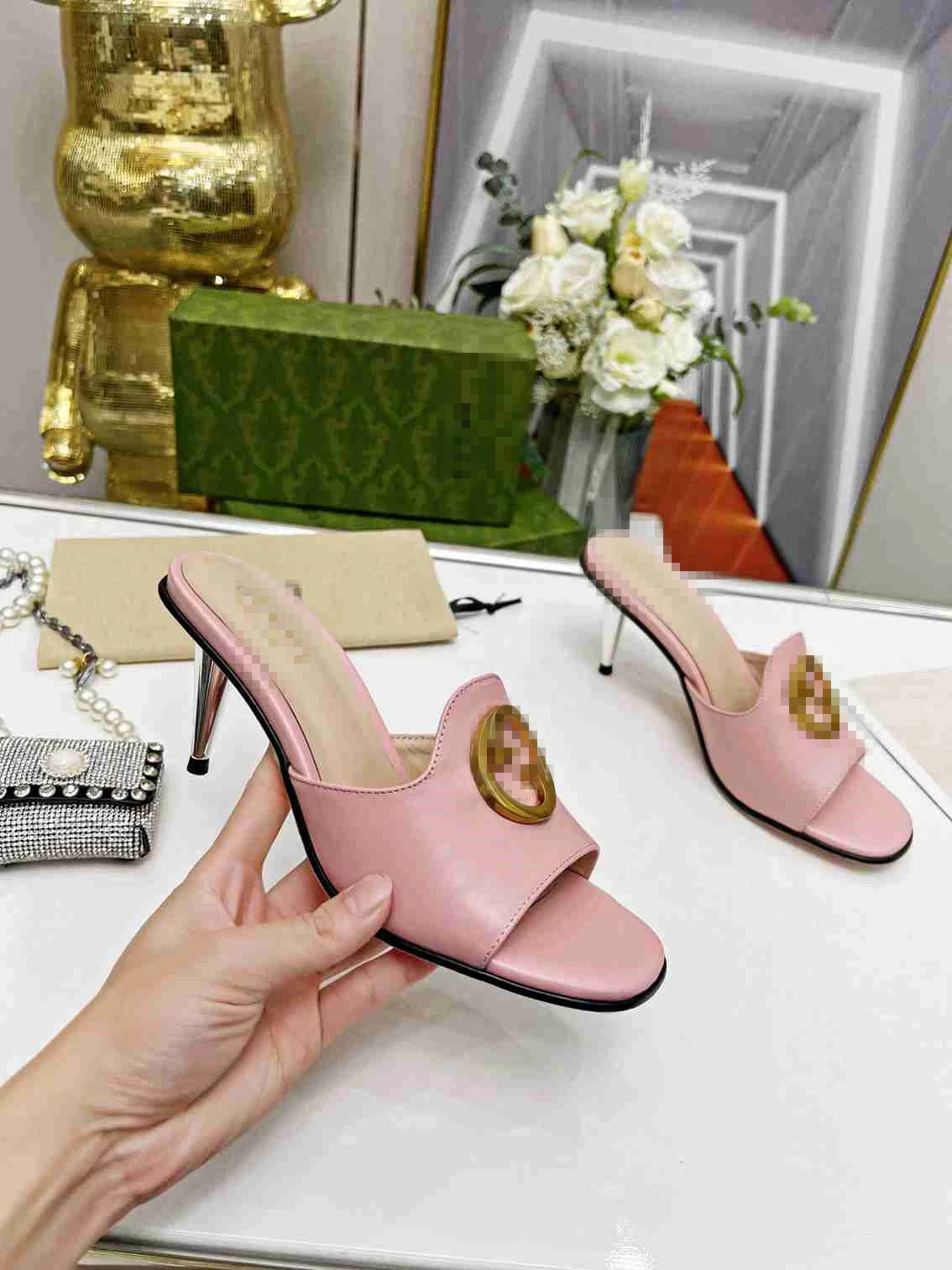 Secondhand Ladies Popular Sandals High Heels Women&prime; S Sandals Used Shoes