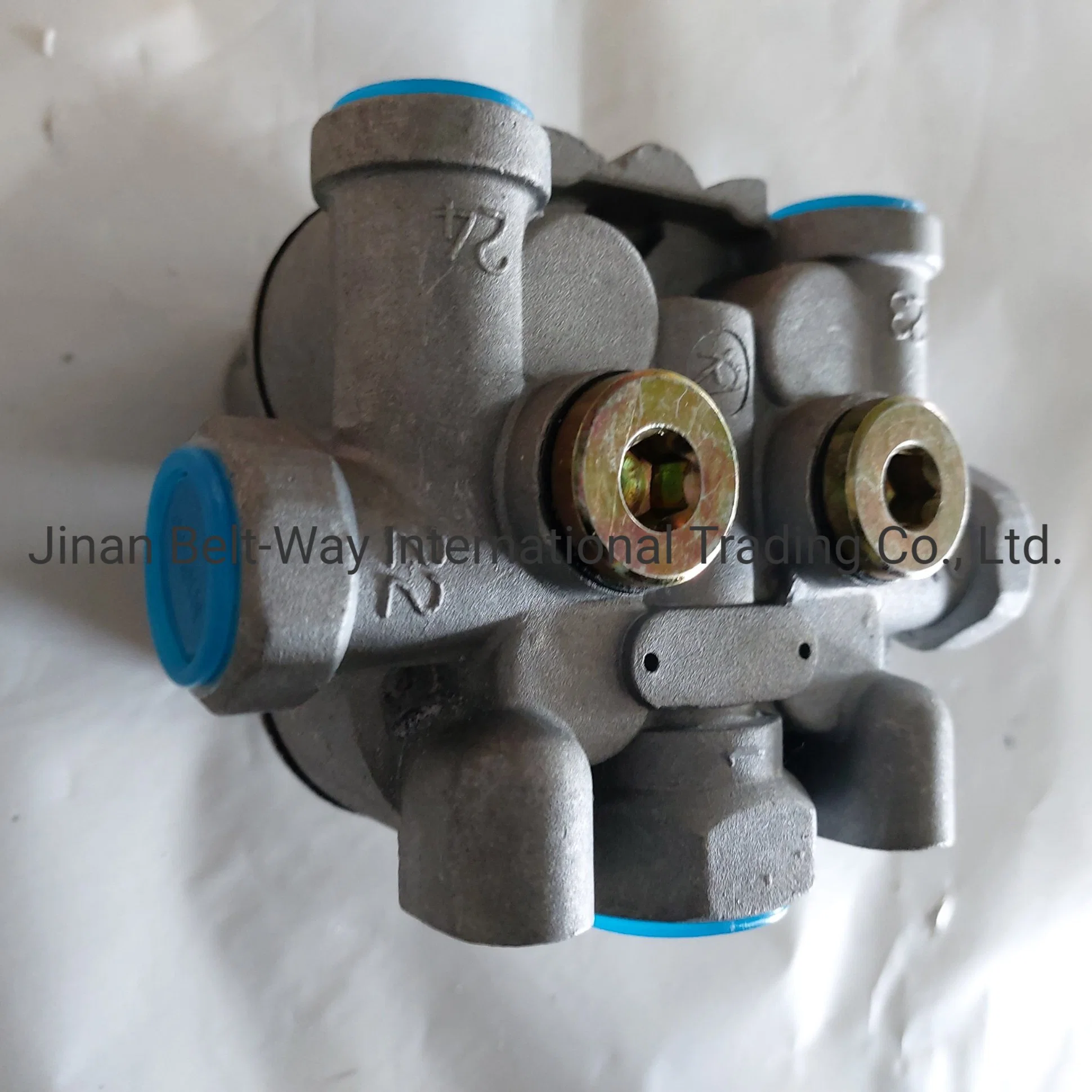 Sinotruk HOWO Truck Parts Truck Spare Parts Four Circuit Protection Valve Wg9000360366