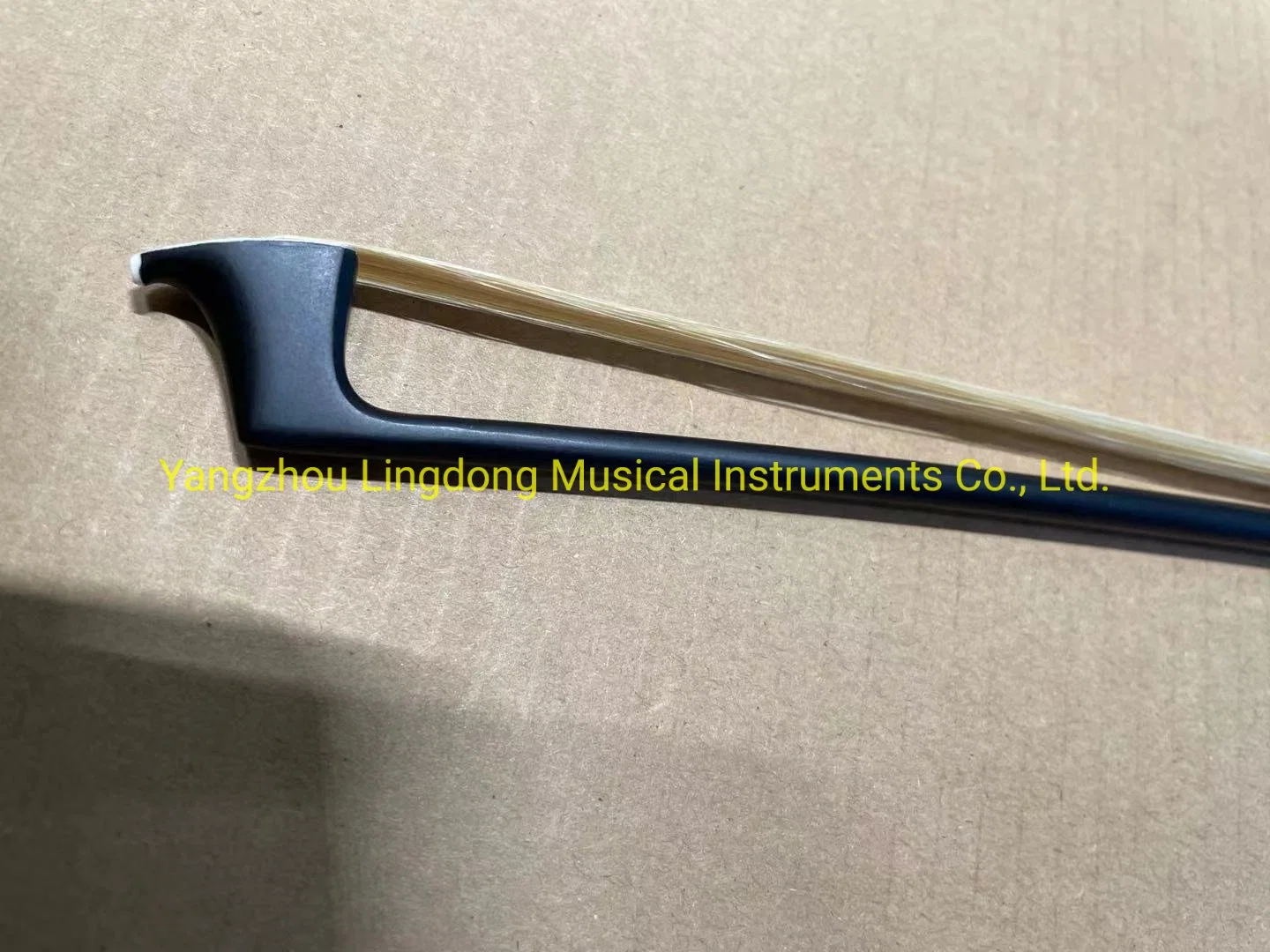 Wholesale/Supplier Black Carbon Fiber Violin Bow in China