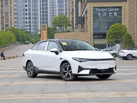 New Energy Vehicle Xiaopeng P5 أحدث 500 ProFour Doors و خمس سيوات155كيلوواتٍ كهربائيةً