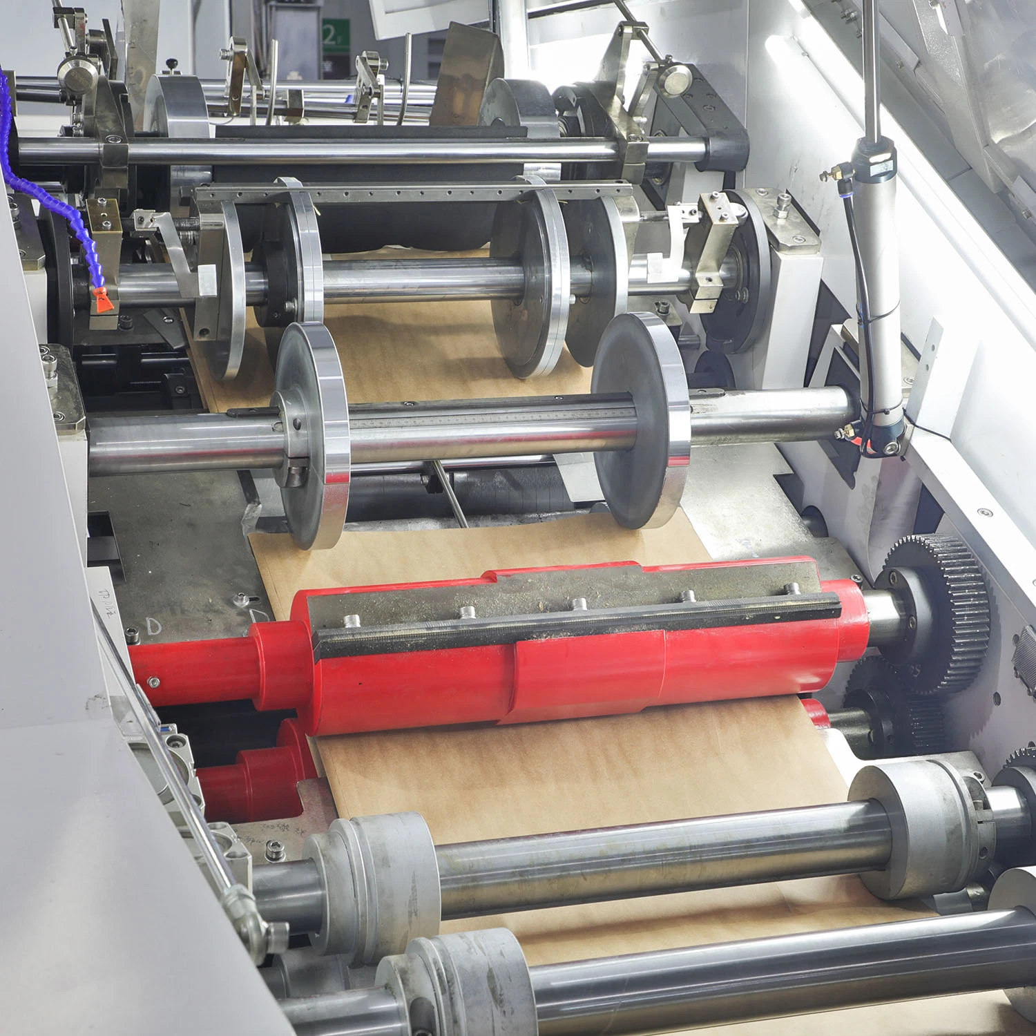 ماكينة صناعة كيس الورق السفلي المربع التلقائي عالي السرعة بالكامل مع مقبض ملتف