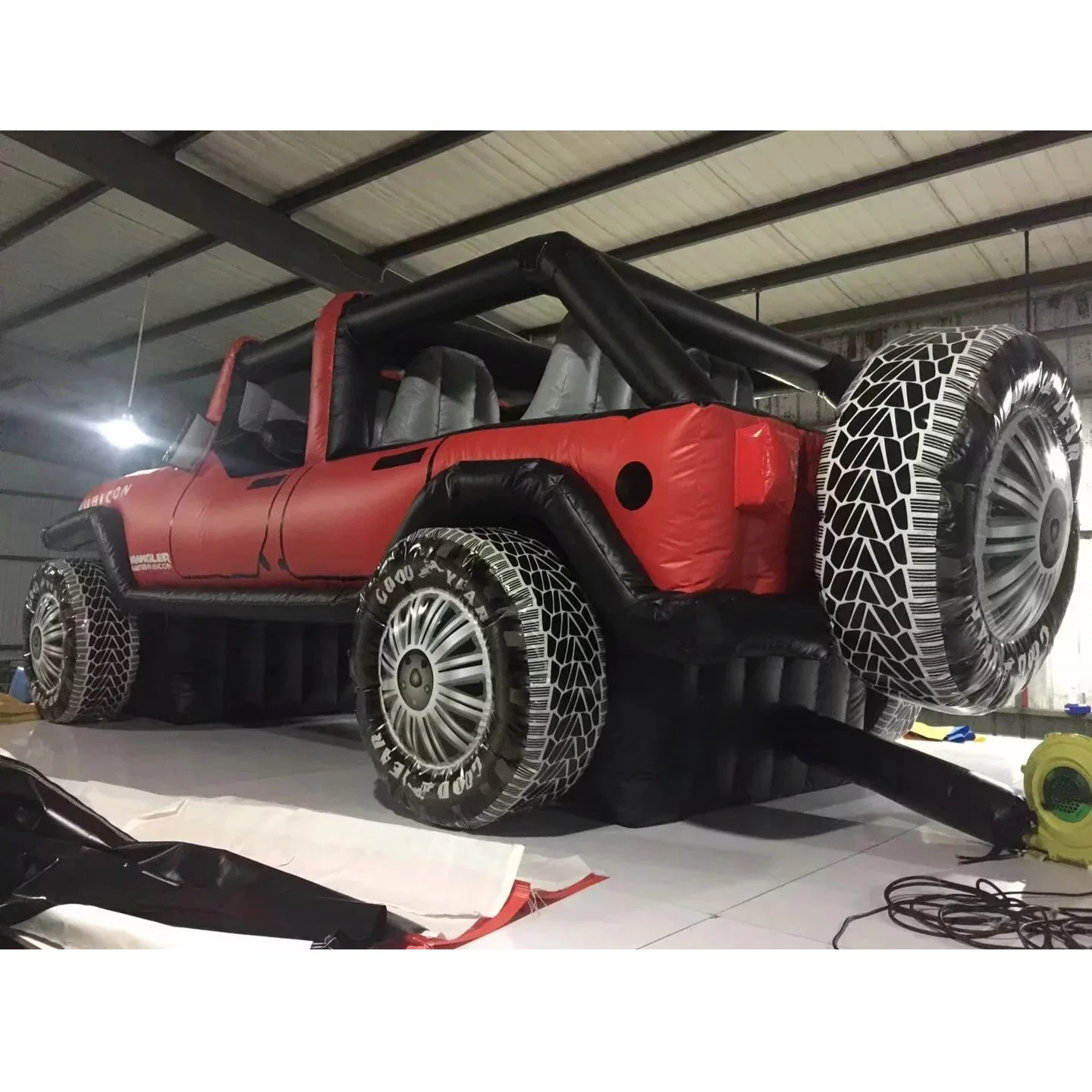 Véhicule Boyi gonflable géant gonflable simulé personnalisé véhicule Jeep gonflable du chariot