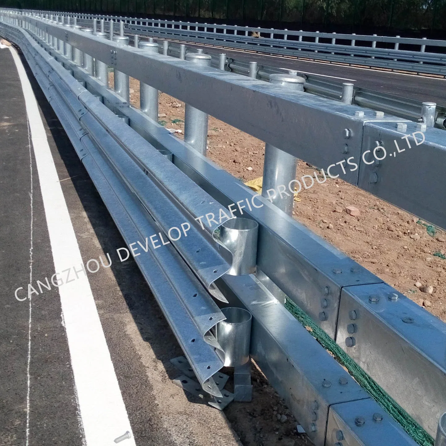 Roadway Safety W Beam Steel Crash Barrier Hot Dipped Galvanized Highway Guardrail