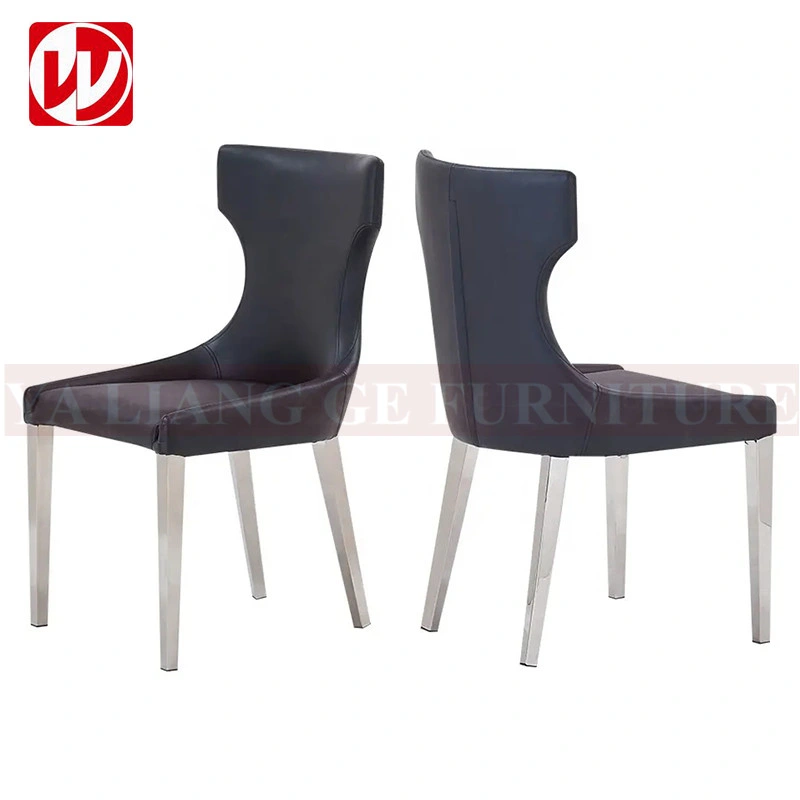 Chaise de salle à manger de luxe en cuir PU blanc avec structure en acier inoxydable argenté.