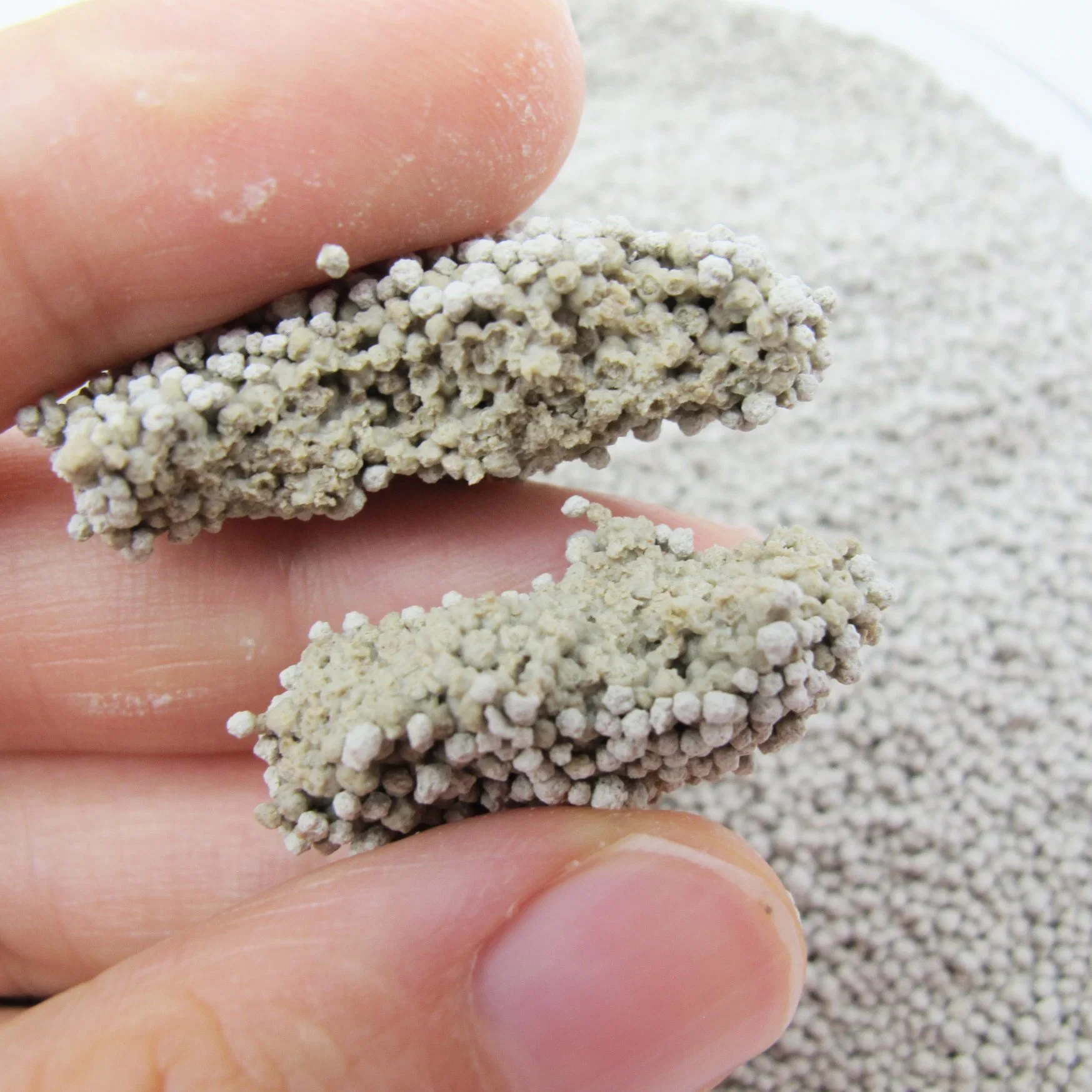 Natural Wholesale/Supplier 1-2mm Easy Cleaning Spherical Miller Bentonite Cat Litter Pet Supply