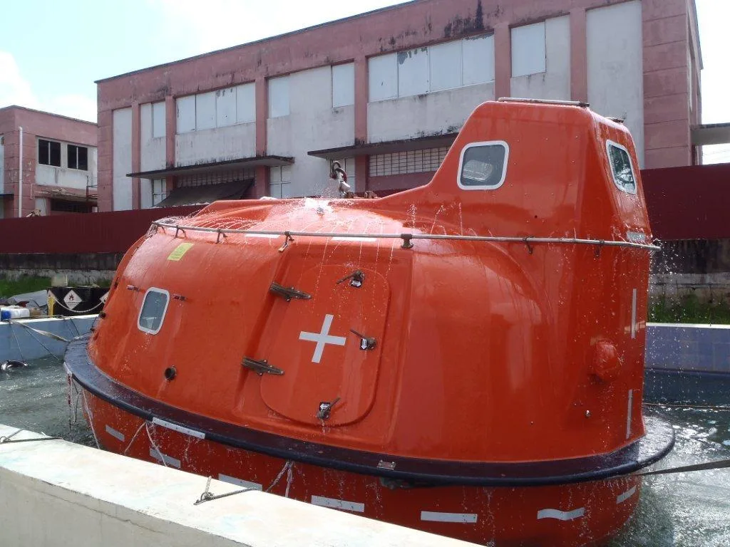 6.0 Customized Round Totally Enclosed Lifeboat