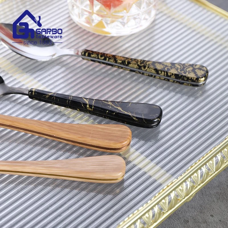 Großhandel/Lieferant Fabrik Günstige Spiegel Polish Besteck Set Golden Ion-Beschichtung Farbig Plating Dinner Messer Löffel Gabel mit Holz-wie Kunststoff-Deckel