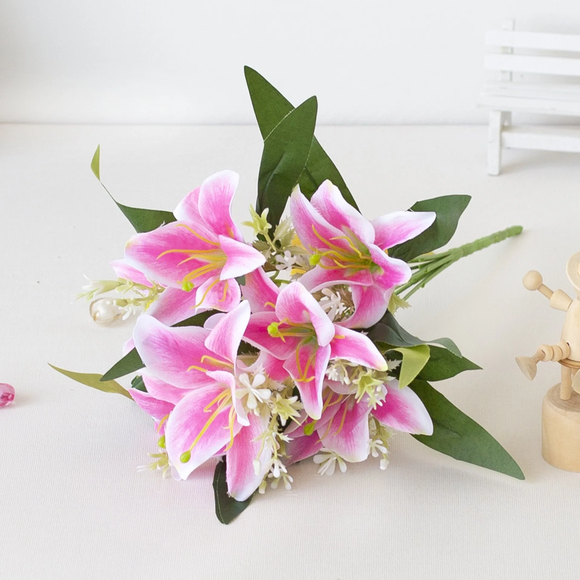 Simulated Lily Wedding Decoration Silk Artificial Flower Arrangement