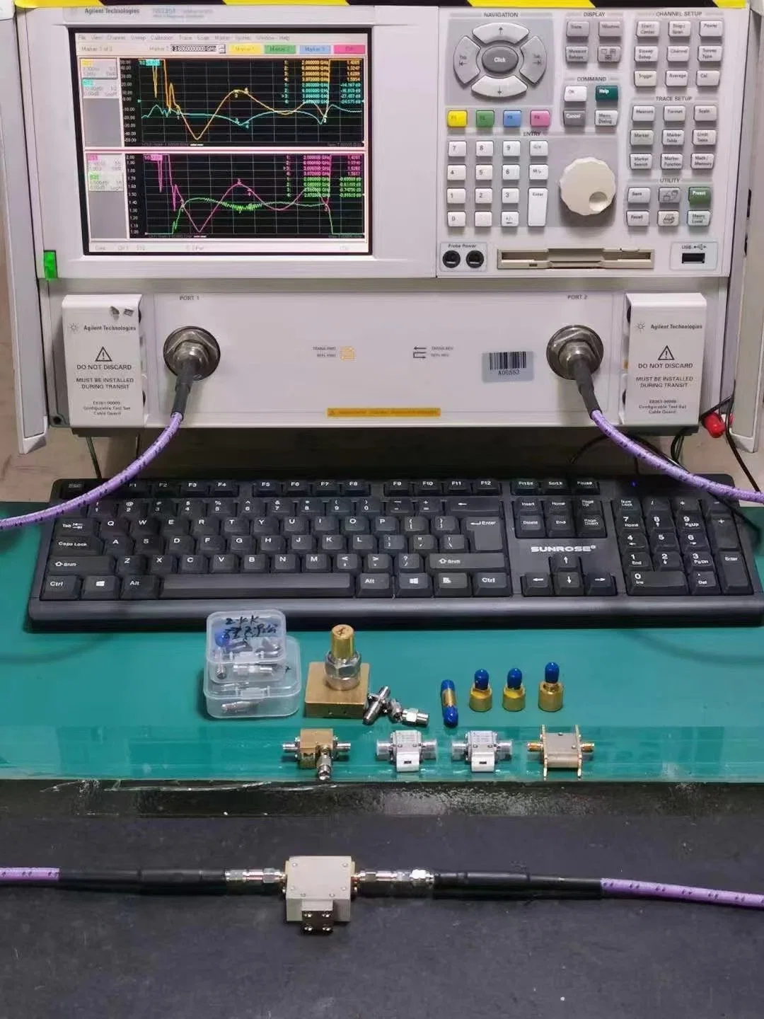 7.25-8.4GHz Wr112 Waveguide Isolator