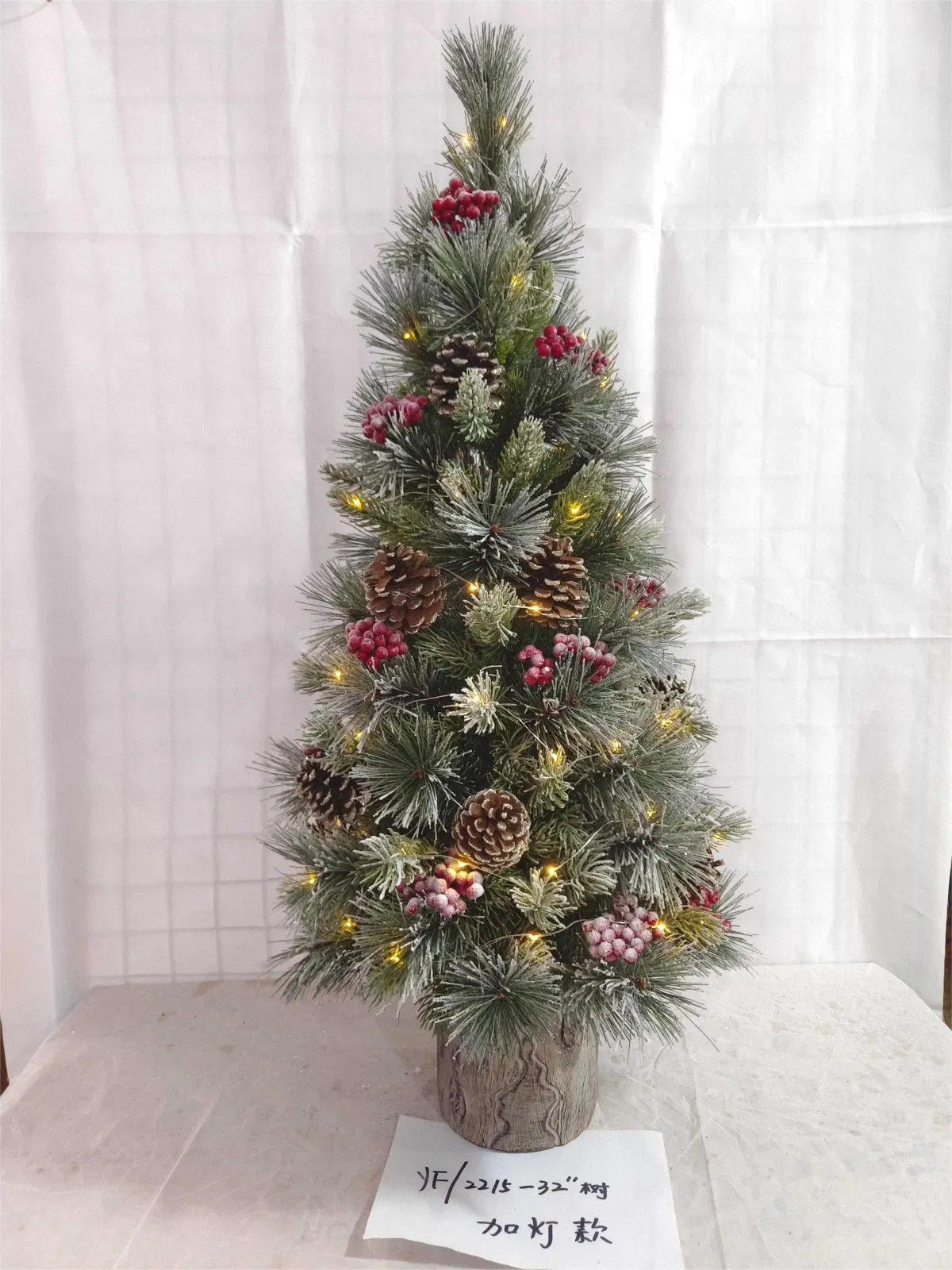 Usine OEM personnalisés Arbre de Noël Mini LED Pre-Lit arbre artificiel floqué porche avec Pin artificiel éclairé Pinecones Arbre de Noël fabricant en Chine