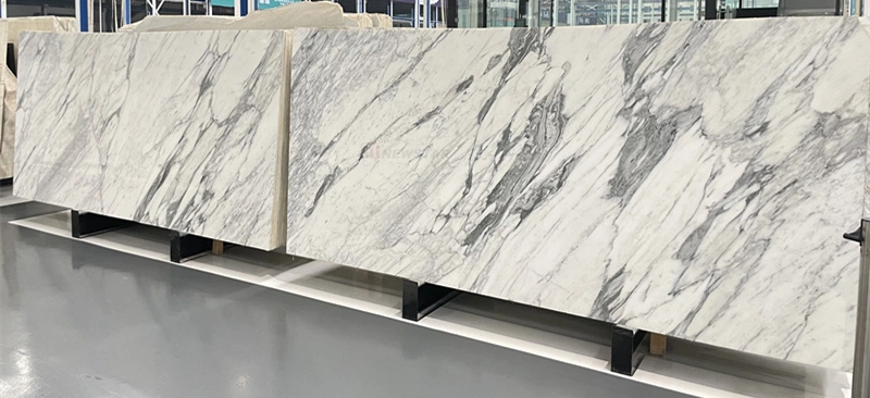 Precio de fábrica Cuarto de baño Countertop Losas blancas muestra libre de piedra natural Blanco Calcatta mármol Slab pared y suelo decoración mármol