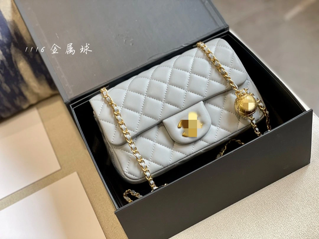 Hot Seller 2021 Guangzhou Luxury Fashion Cc''s Quilted Design Women Cross Bag for Girl with Metal Closure