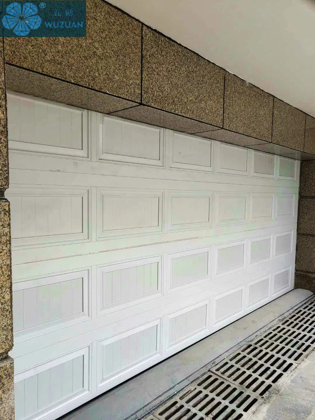 China Manufacturer Hot Selling Automatic Home Sectional Garage Door