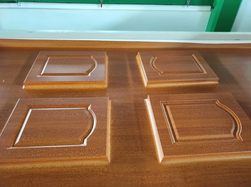 Revestimiento de placa de madera máquina laminadora calefacción automática máquina laminadora de vacío