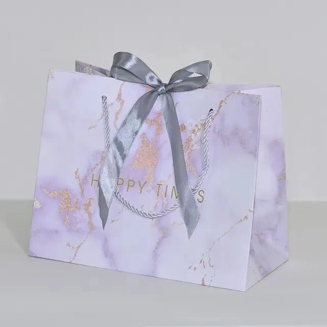 La impresión de color personalizado de tiendas de lujo con una cinta comercial bolsa de papel de regalo