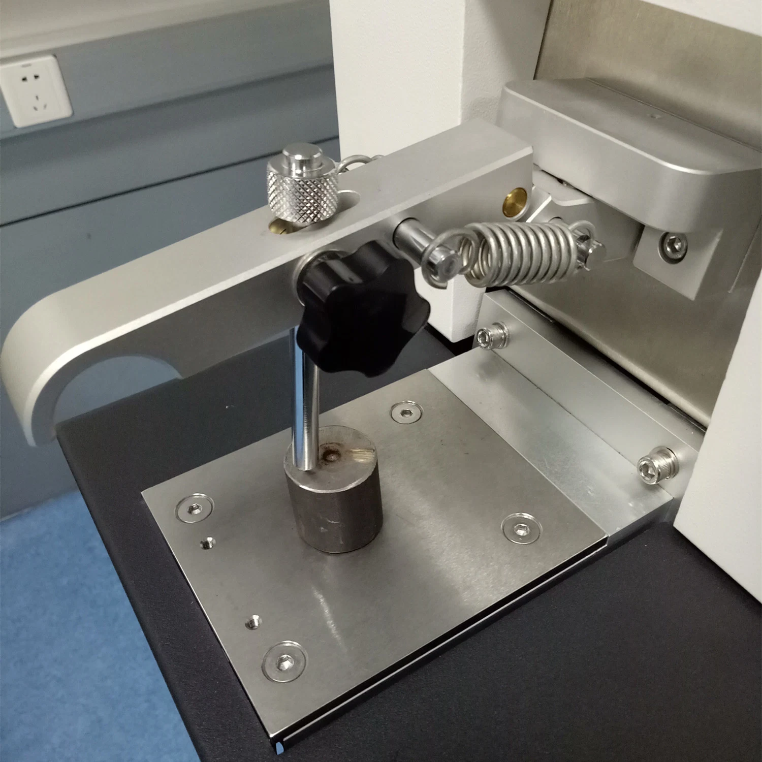 Cost Effective CMOS Optical Emission Spectrometer for Metal Testing