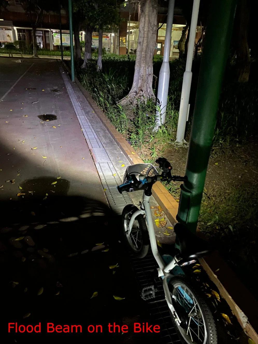 Nuevo diseño de cabezales de 3 LED recargable con luz de conducción de bicicletas acercar y alejar la función