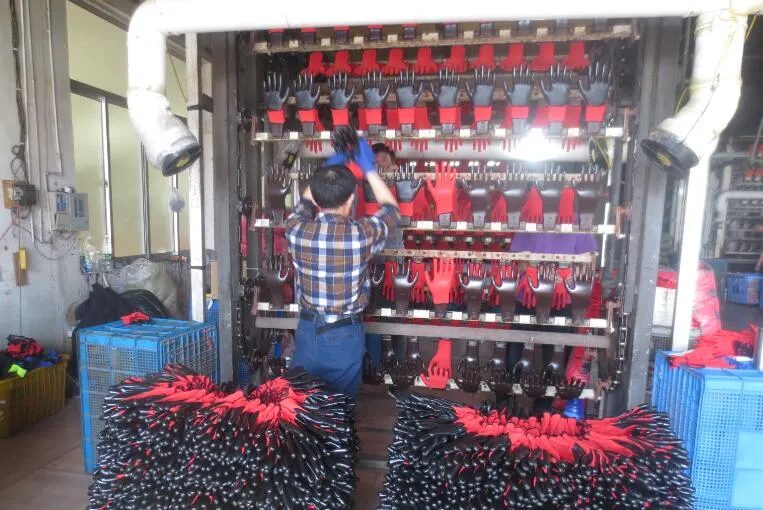 Guantes de seguridad de protección de jardinería recubiertos de nitrilo negro de poliéster rojo Guantes de trabajo