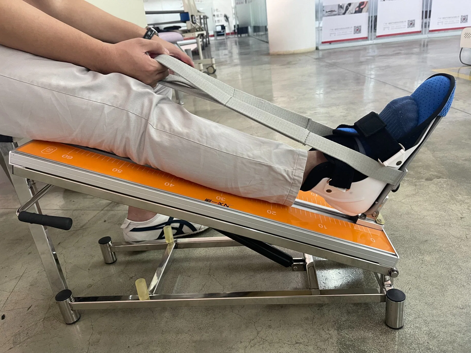 Cpm en función de la máquina de formación de equipos de terapia de rehabilitación de rodilla