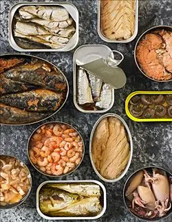 Las conservas de pescado conservas de sardina el pescado caliente de Venta Directa de Fábrica de precio de la sardina de pescado en salsa de tomate rojo el estaño, con fácil abrir la tapa y Normal abrir la tapa elección