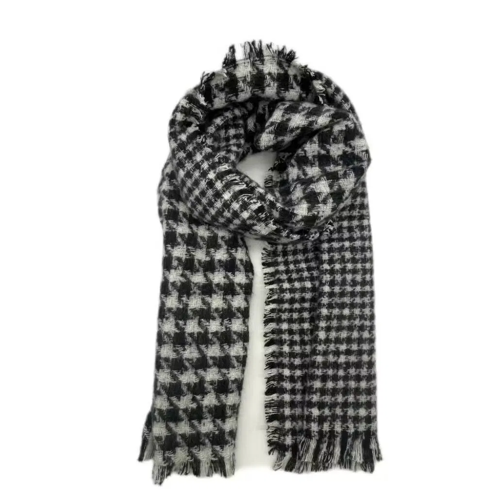 Ladies Classical Houndstooth Pattern Woven Scarf with Short Fringe