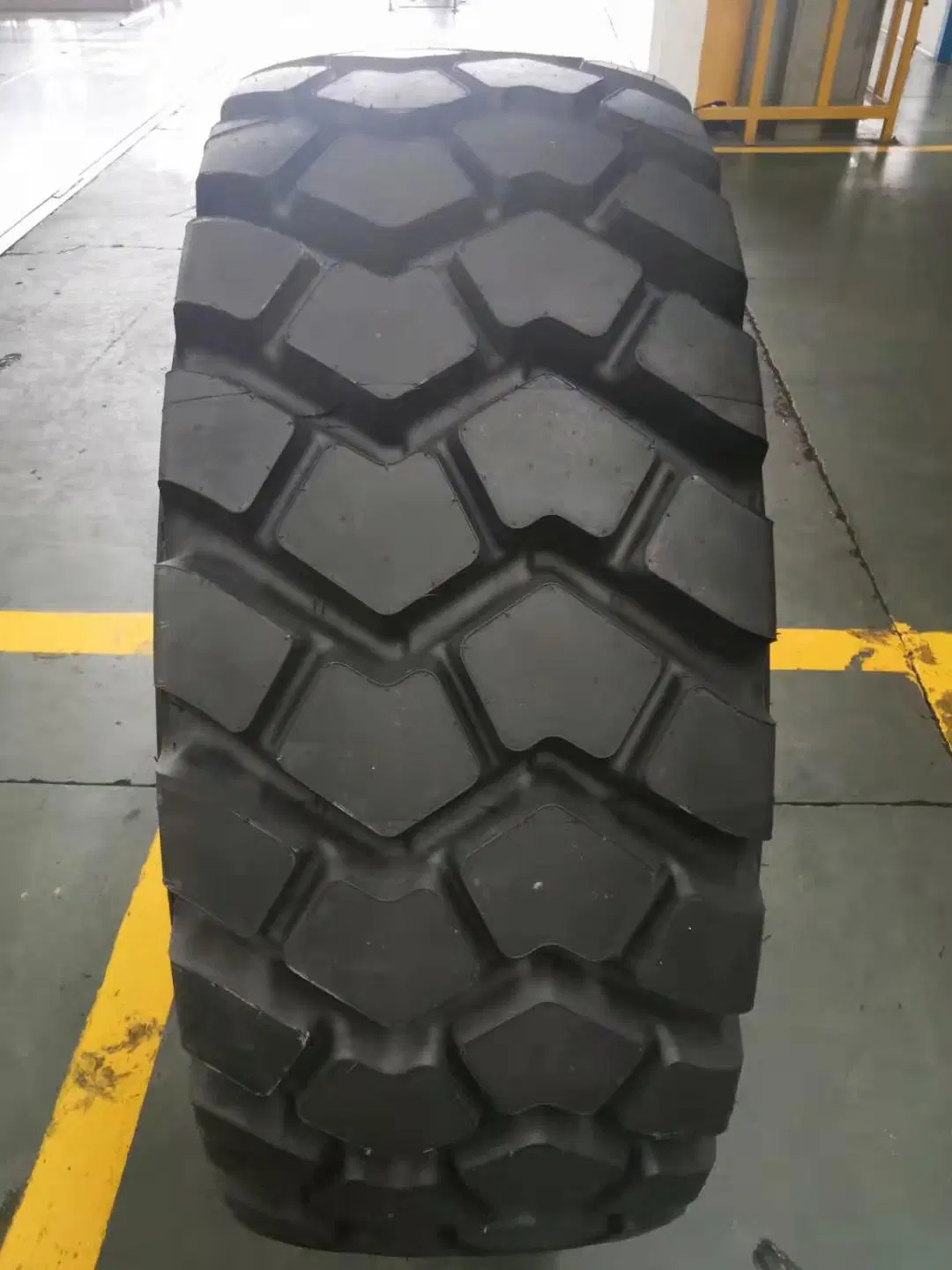 Gladstone Truck Tire Centara/Boto/Winda Car Tyre OTR Tyre 23.5r25 315/80r22.5 385/65r22.5 13r22.5 185/70r14 Bus Tires Passenger Car Tyre PCR Heavy Duty Tyre