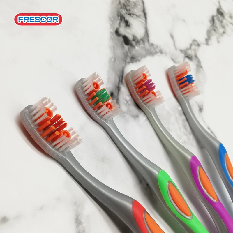 Nuevo diseño colorido cepillo de dientes adultos