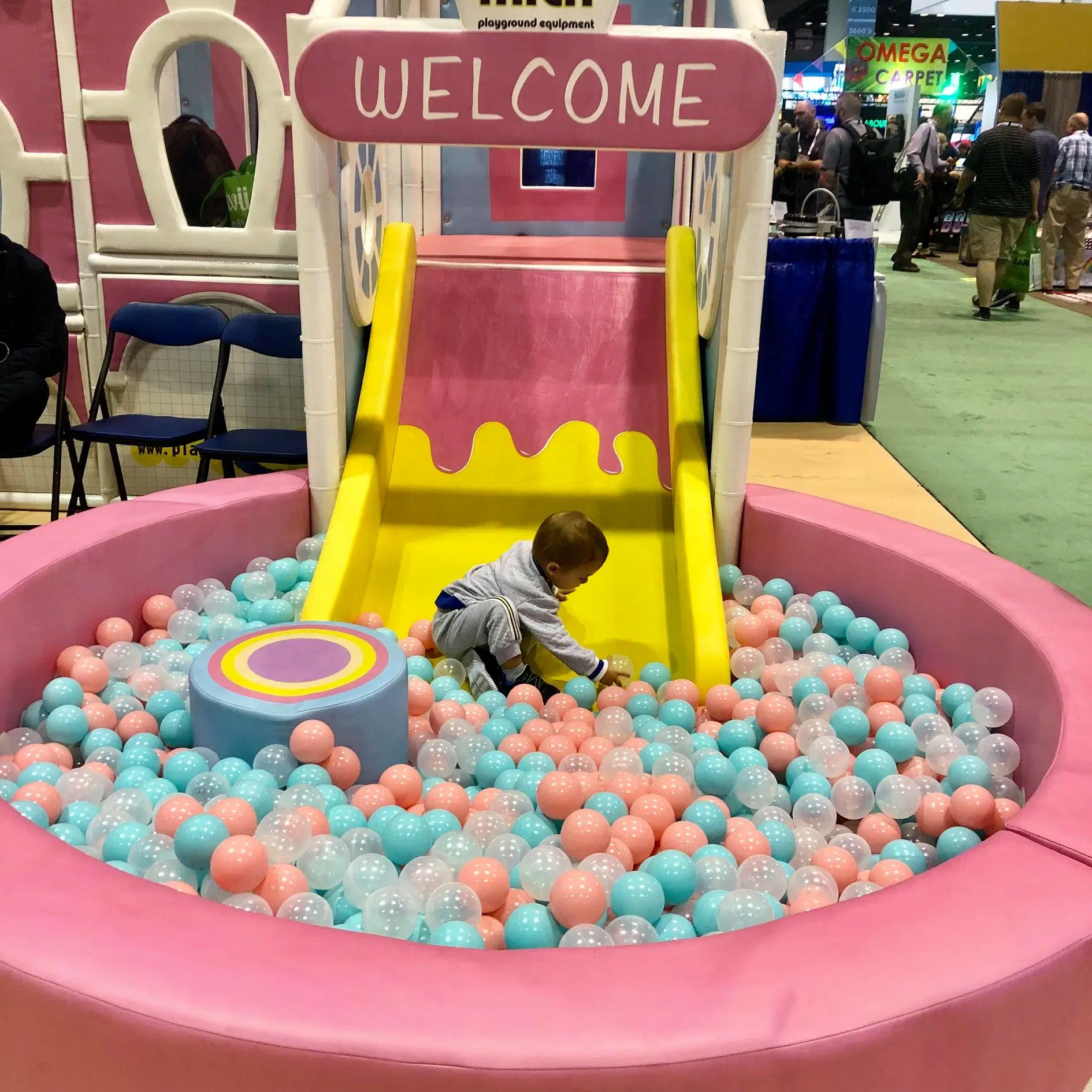 Mich Kids Indoor moderne petit jeu défini avec la bille de la fosse, diapositives et le trampoline