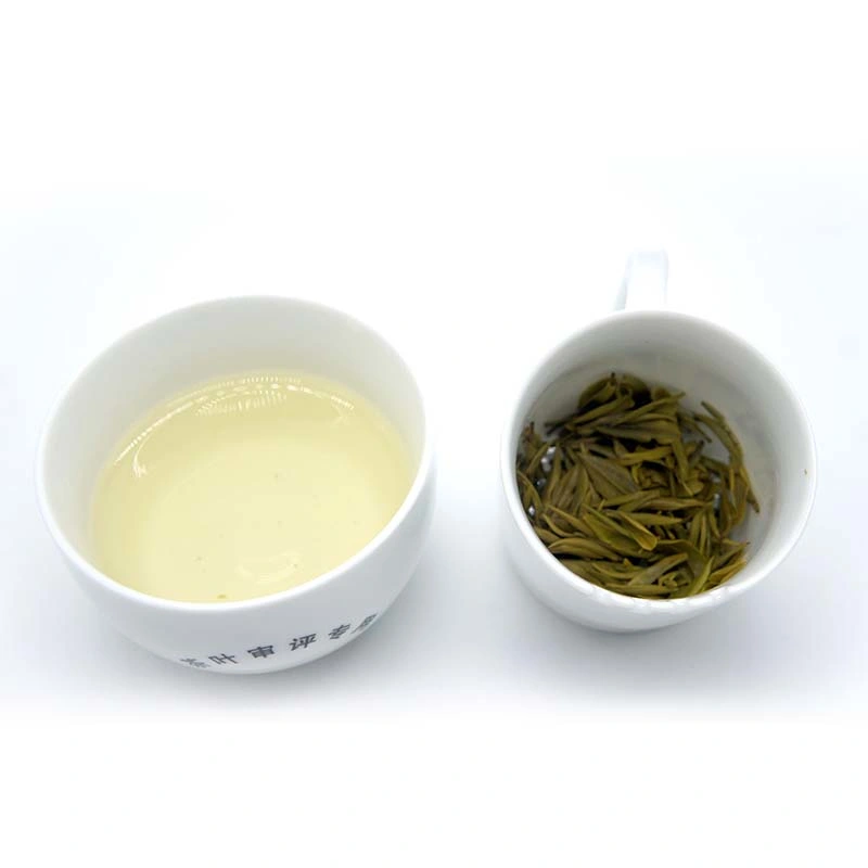 Dry Tea Is Slim and Graceful, Green and Glossy, with a Fresh Aroma.