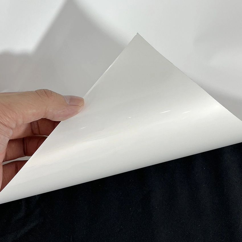 Nuevos materiales impermeable brillante papel de PP mate Imprimible polímero de retroiluminación Inyección de tinta autoadhesivo adherencia sintética