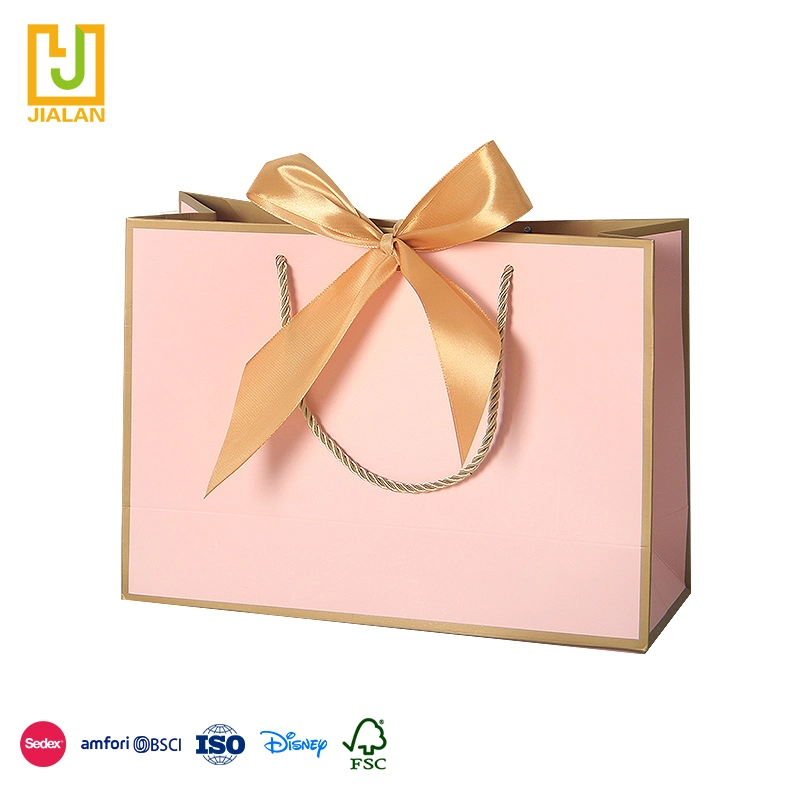 China Atacado fábrica Luxo alta qualidade punho personalizado papel Shopping Embalagem sacos de oferta Tote com fita saco de transporte fechado