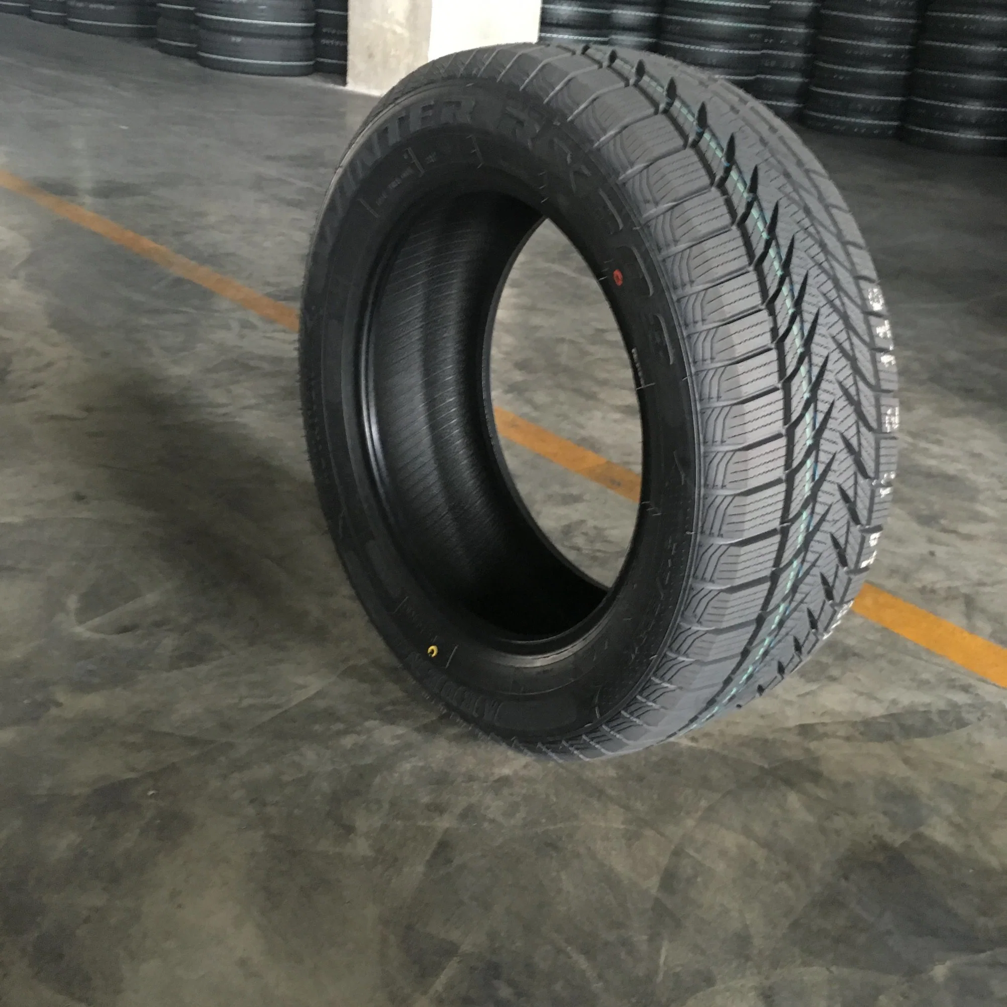 Aplus/Centara/Joyroad Economy PCR Winter Car Tyre UHP/Van/SUV/4X4/at/Mt Tyre 175/70/13 175/65/14 205/70/15 195/50/16 195/65/15 205/55/16 New China Car Tires