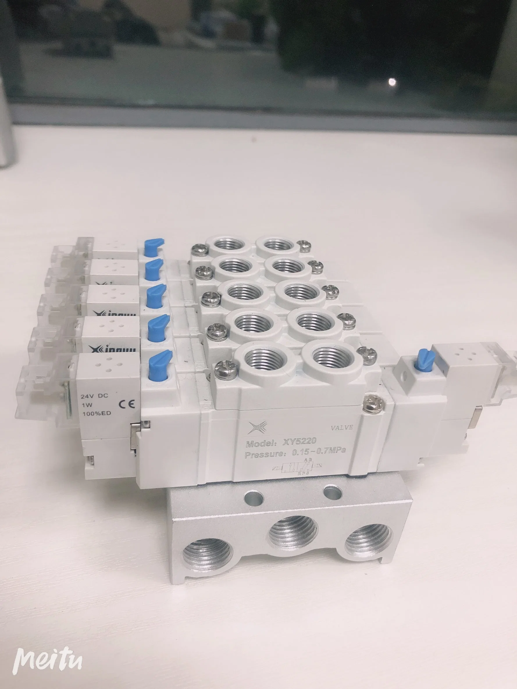 Sy5520-02 5/3 Way NPT1/8''double Electric Control Medium-Pressure Pipe-Connected Low-Power Pneumatic Solenoid Valve