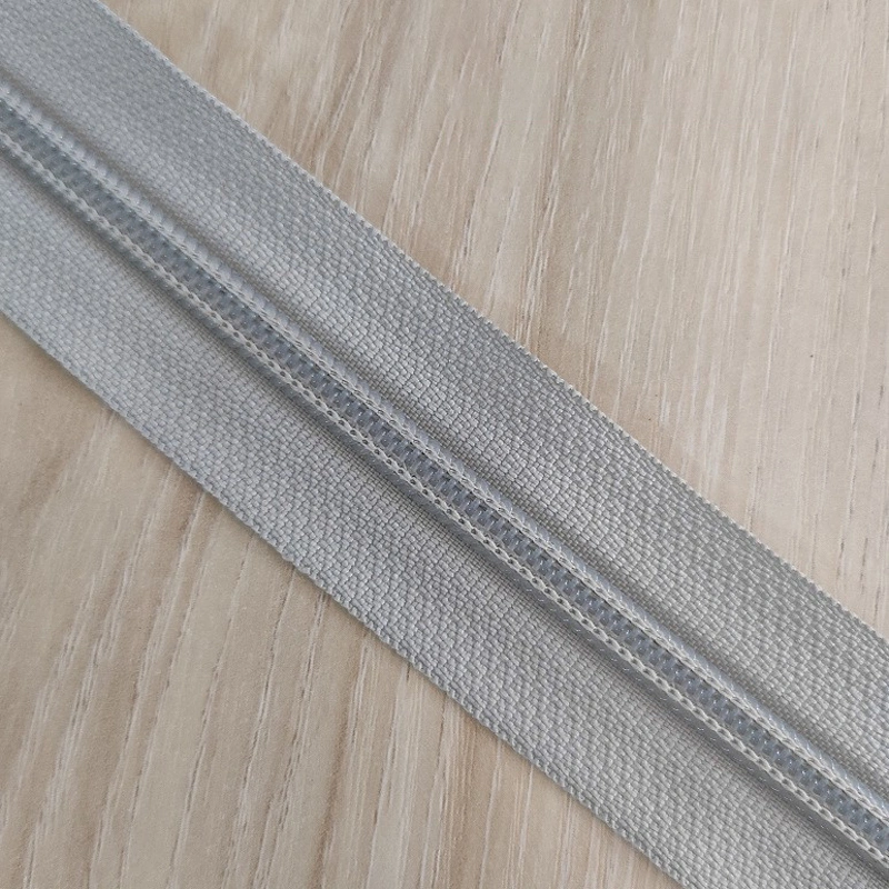 China Good Quality Long Chain Nylon Zippers for Garment