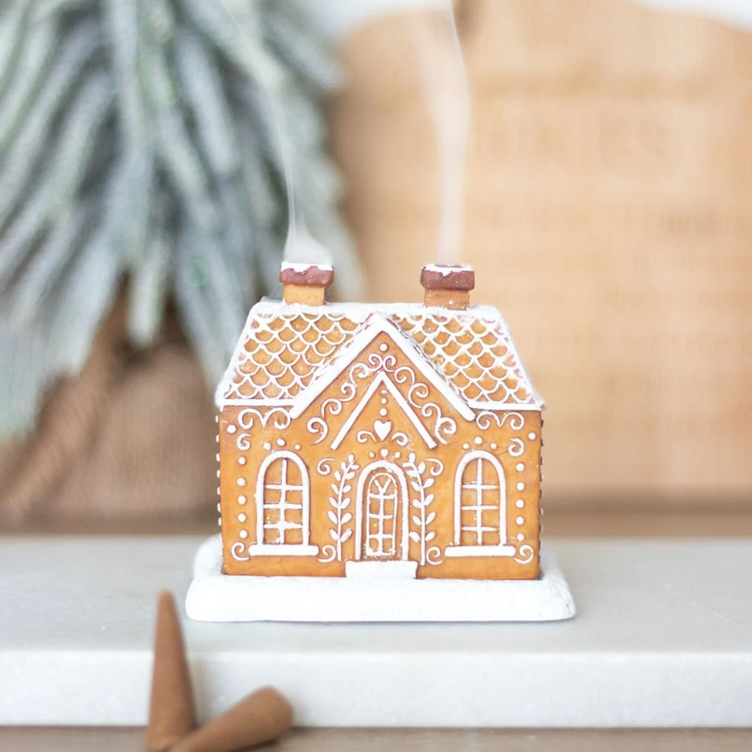 New Home Decor Gingerbread House Incense Cone Burner Incense Burner Living Room Decor Resin Crafts