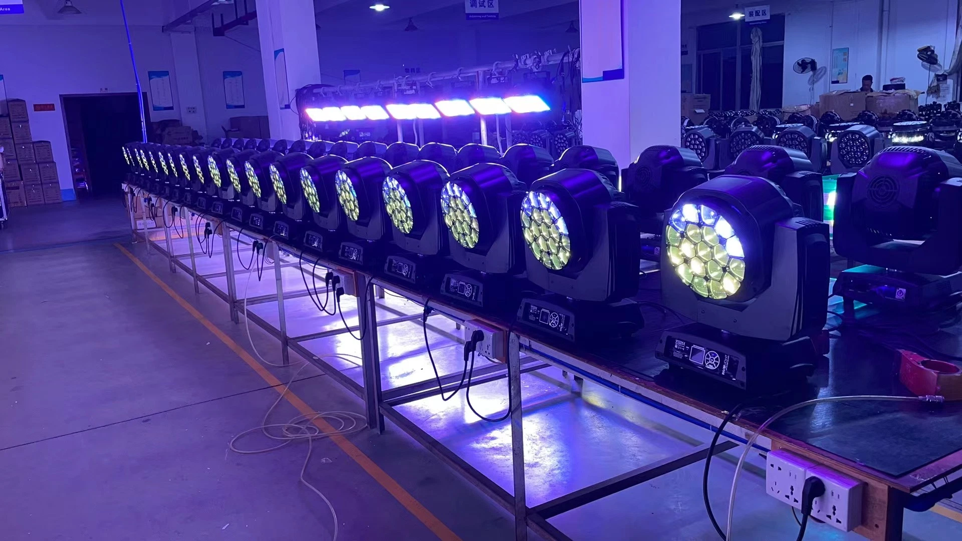 Bee Глаз 19X15W ОСВЕЩЕНИЯ K10 RGBW большие глаза зум 19ПК ли индикатор Lites перемещение головки блока цилиндров индикатор дальнего света