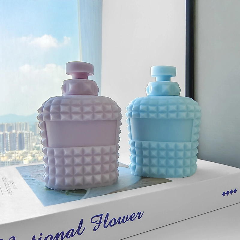 C048 Factory Wholesale Direct Sales Perfume Bottle Shape Environmental Soy Wax Scented Candles Home Decorative Candles