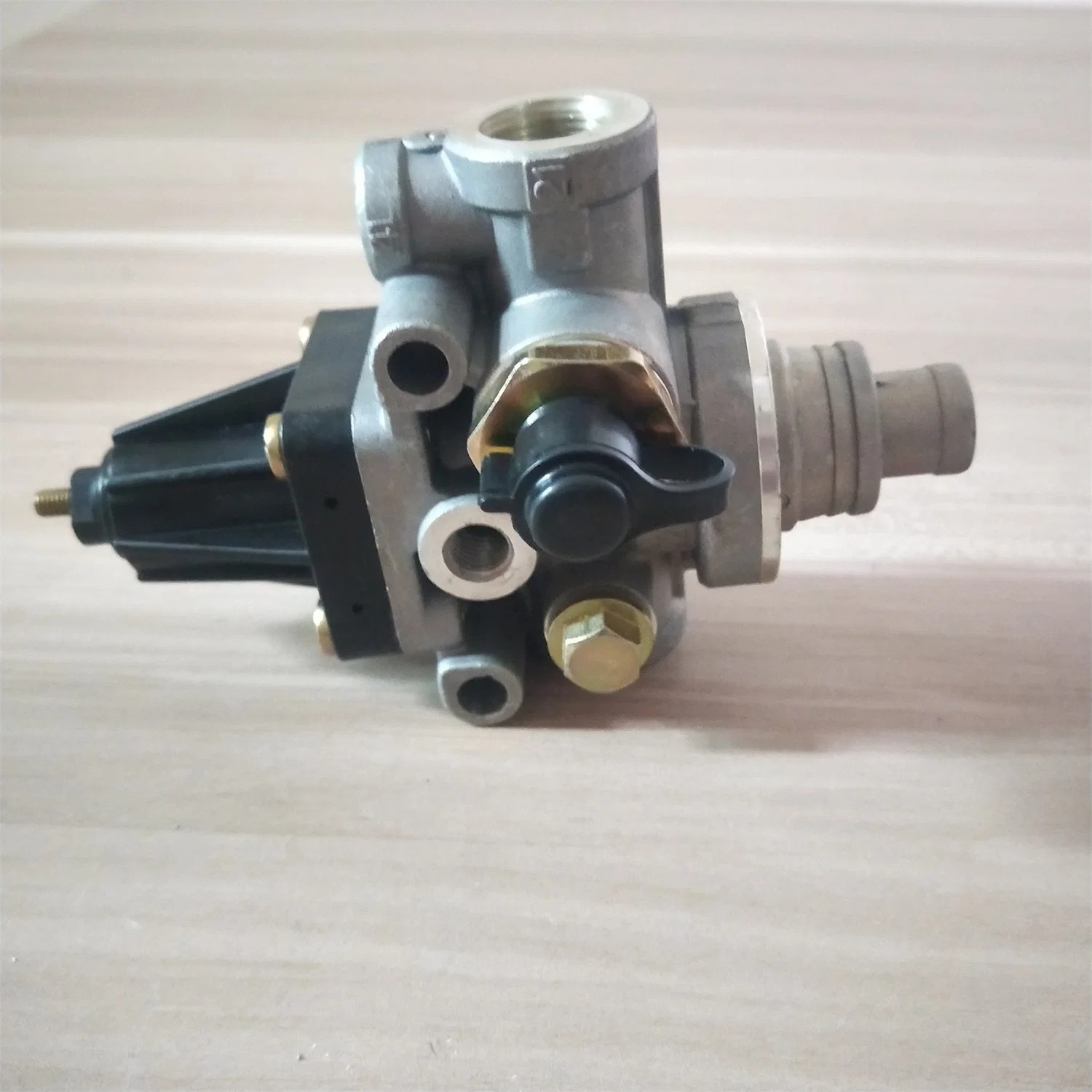 Rest Assured Products Japan Auto Spare Parts Superior Product Trailer Control Valve for Truck Brake Valve