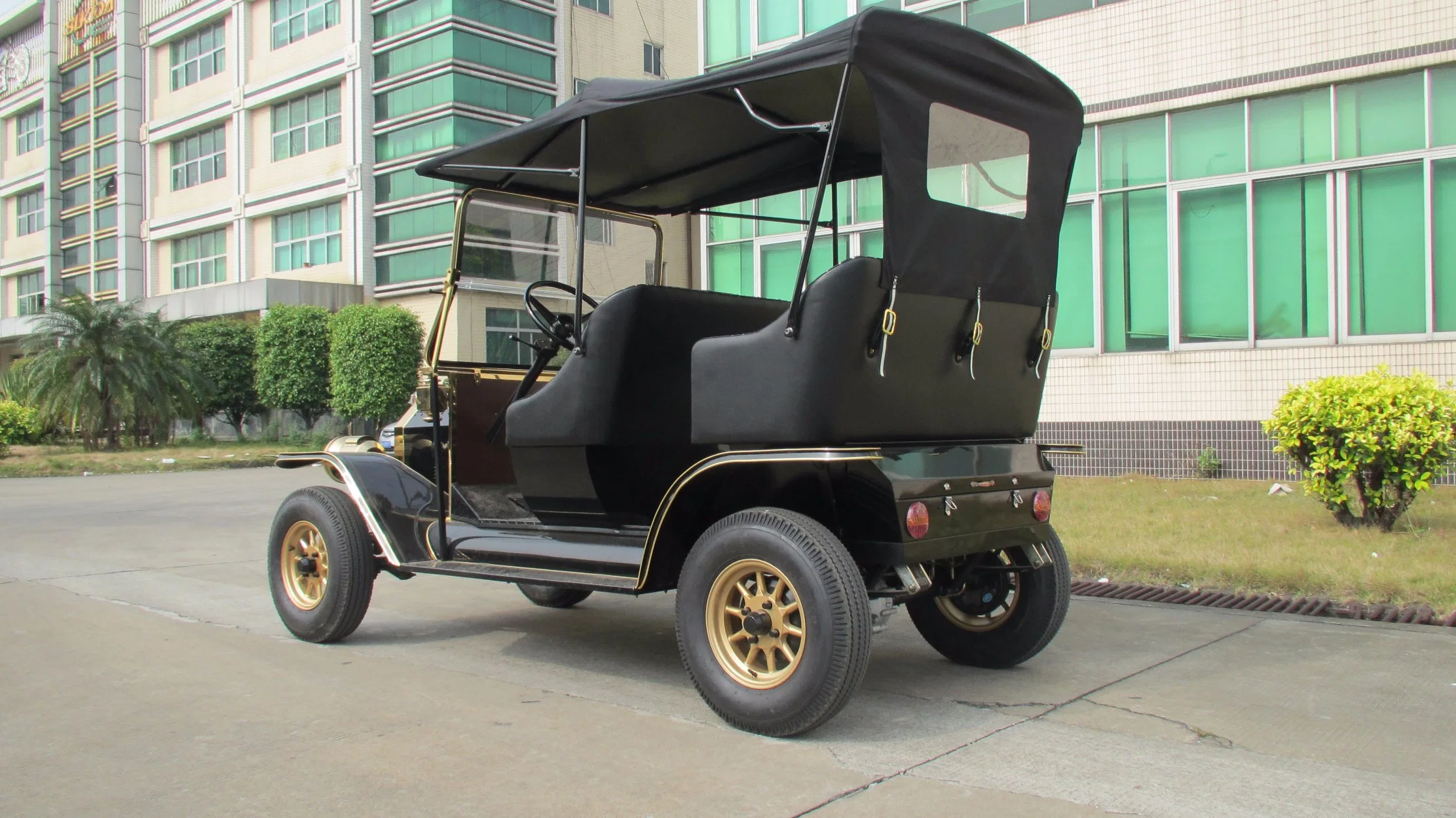 Club Hotel Use Electric Vintage Car with Ce