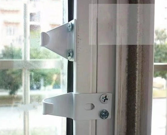 Nisen Sk06 UPVC الألومنيوم قفل الهلال الخشب على القمر حافظ قفل ملحقات أجهزة الخطاف لصناعة النوافذ والأبواب