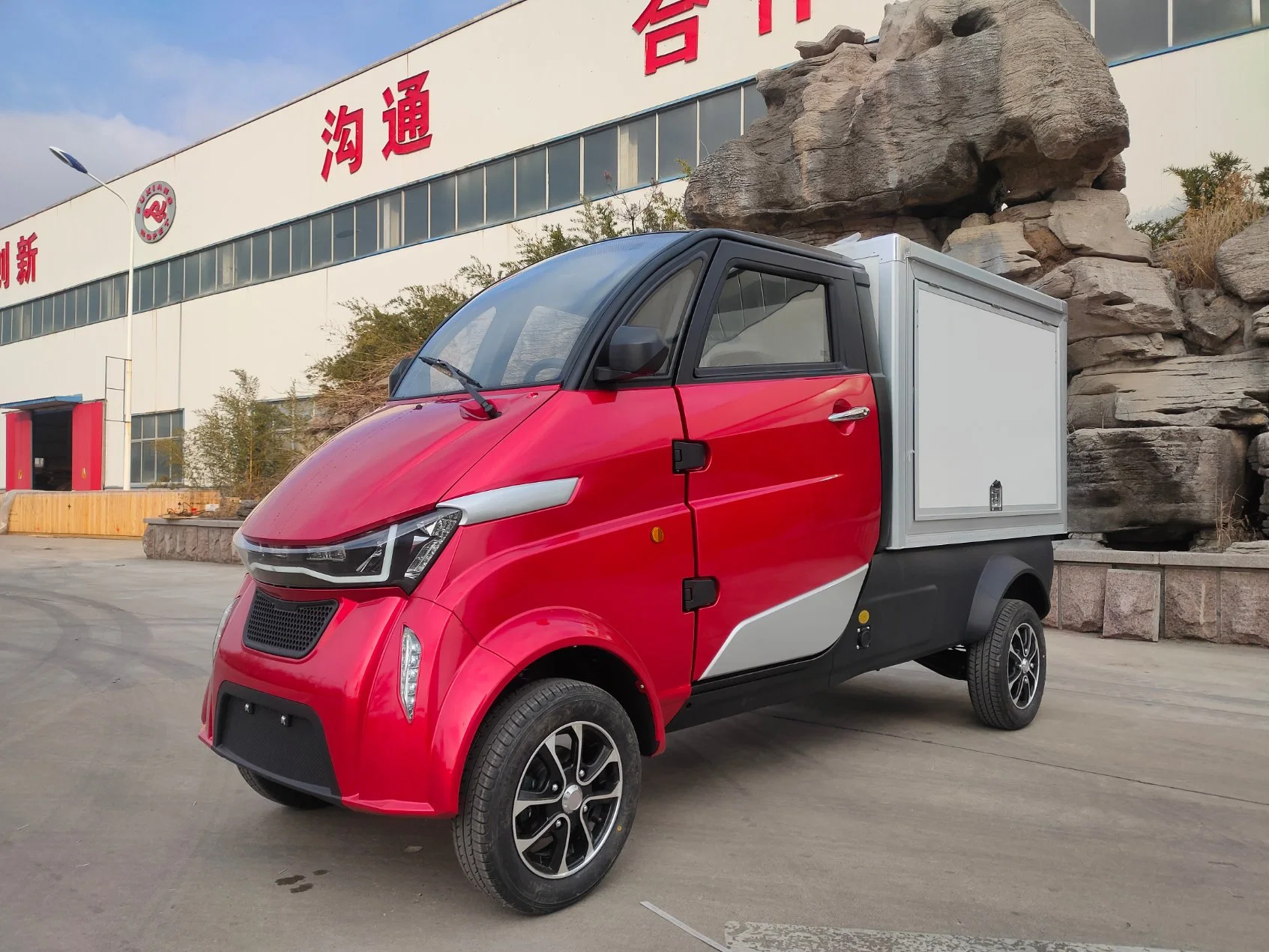 EEC Approval 4 Wheels 5ke Lithium Battery Electric Logistic Cargo Car for Parcel Delivery